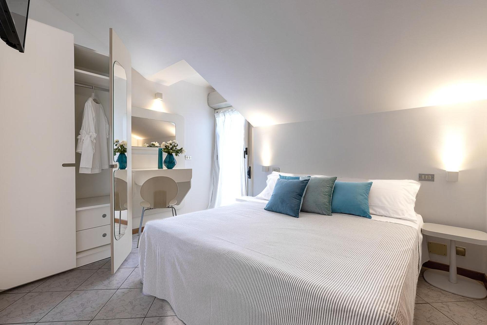 Hotel Adriatica Riccione Esterno foto