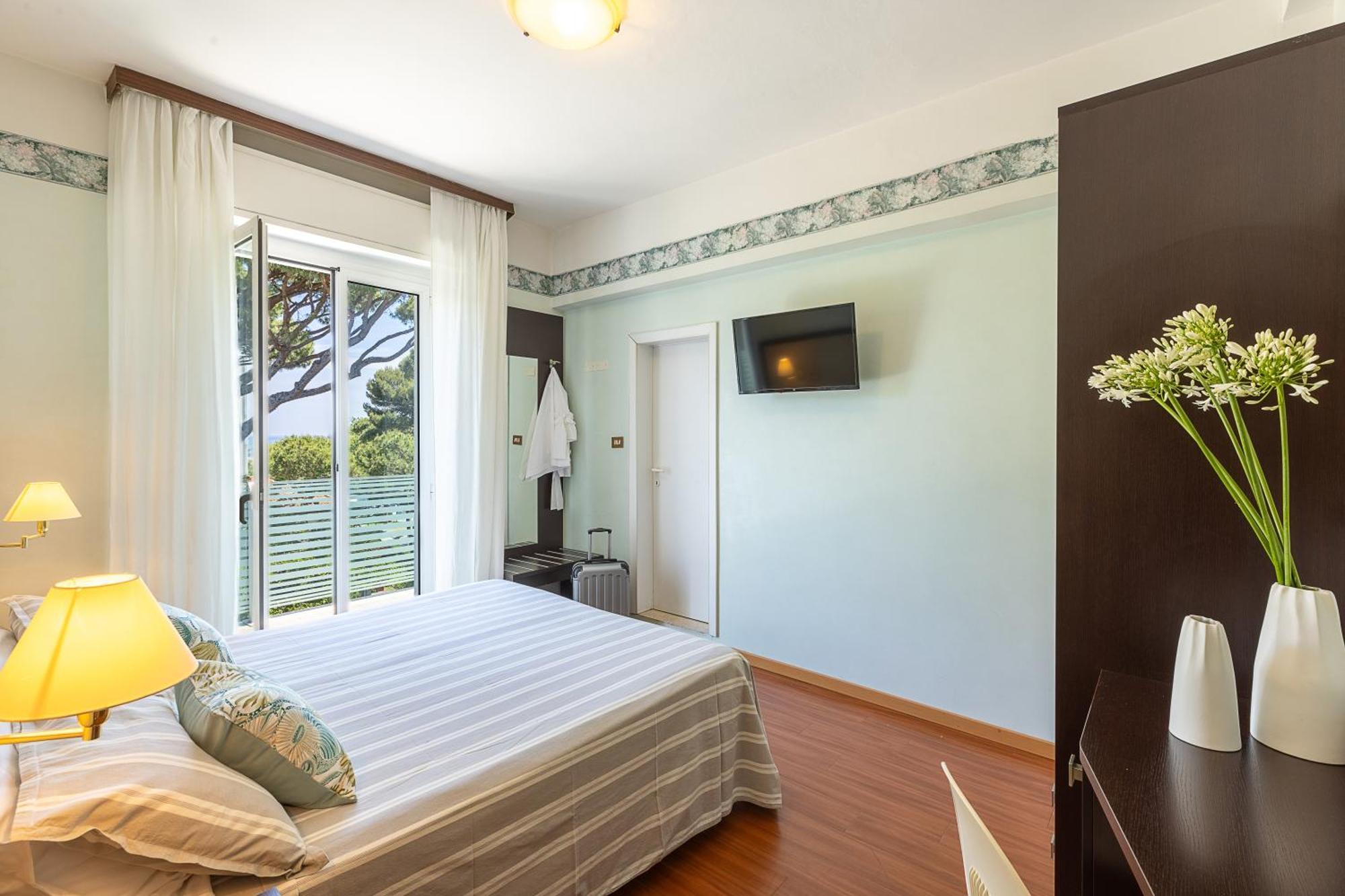 Hotel Adriatica Riccione Esterno foto