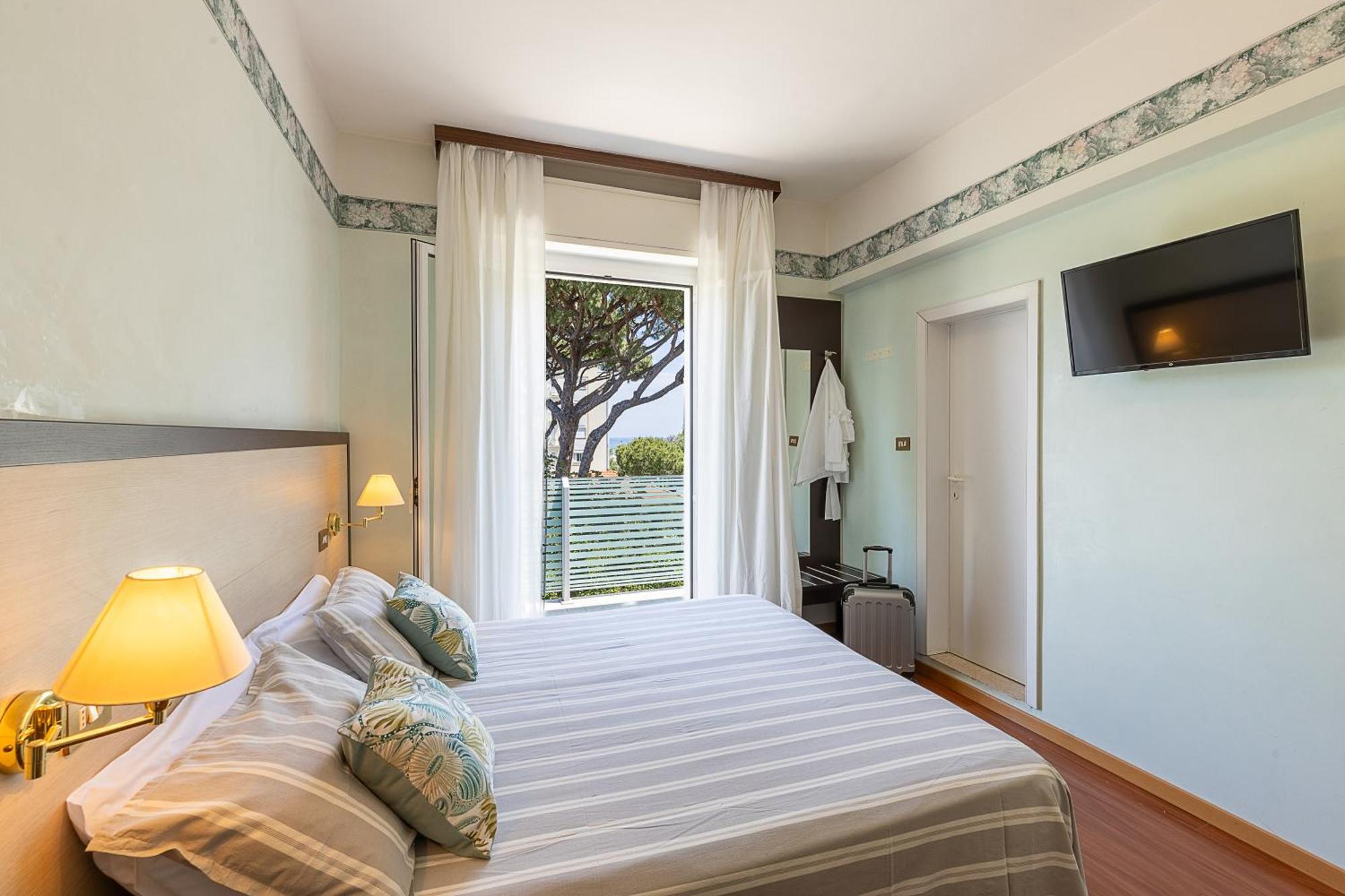 Hotel Adriatica Riccione Esterno foto