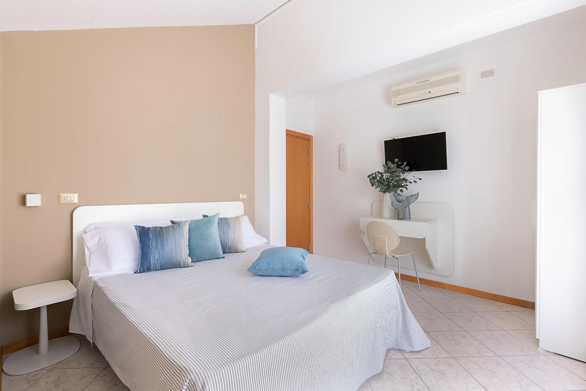Hotel Adriatica Riccione Esterno foto