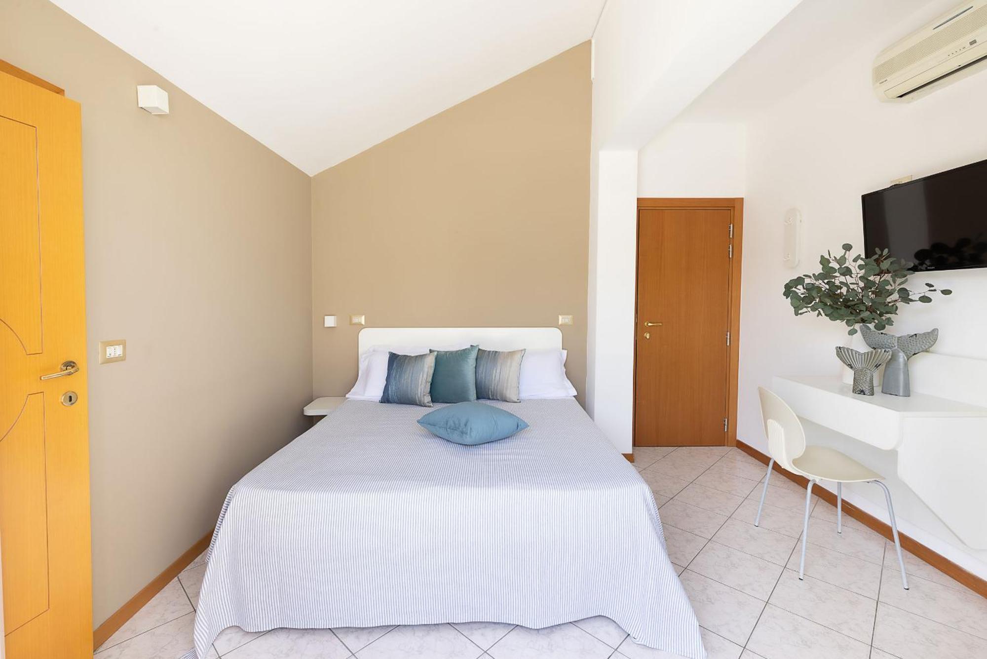 Hotel Adriatica Riccione Esterno foto
