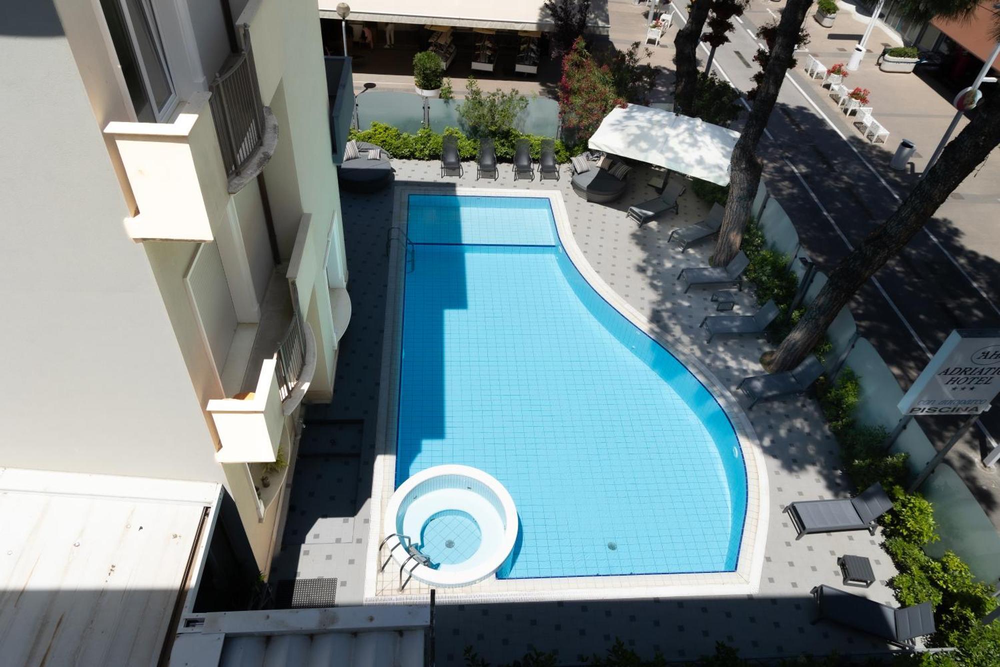 Hotel Adriatica Riccione Esterno foto