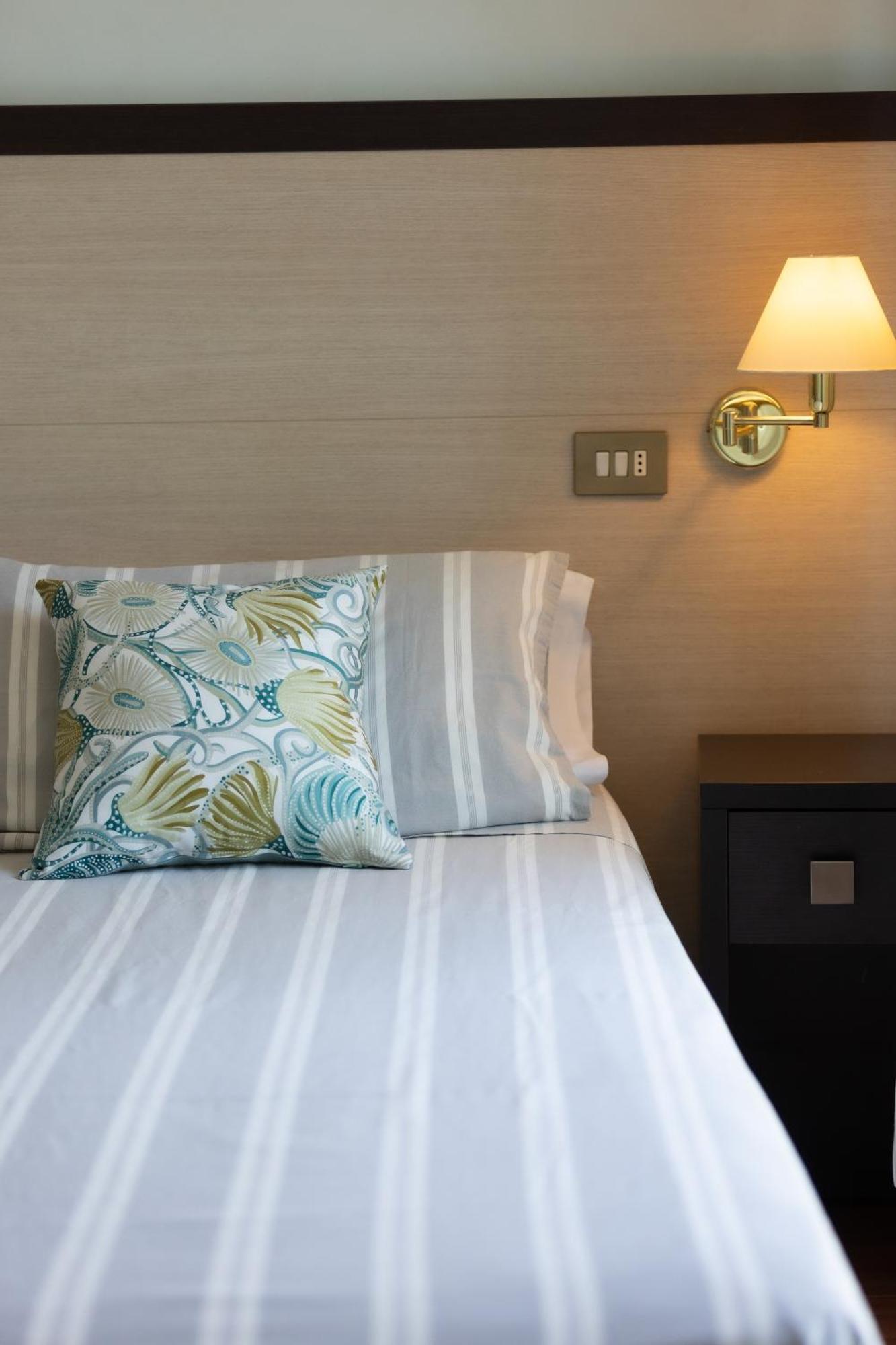 Hotel Adriatica Riccione Esterno foto