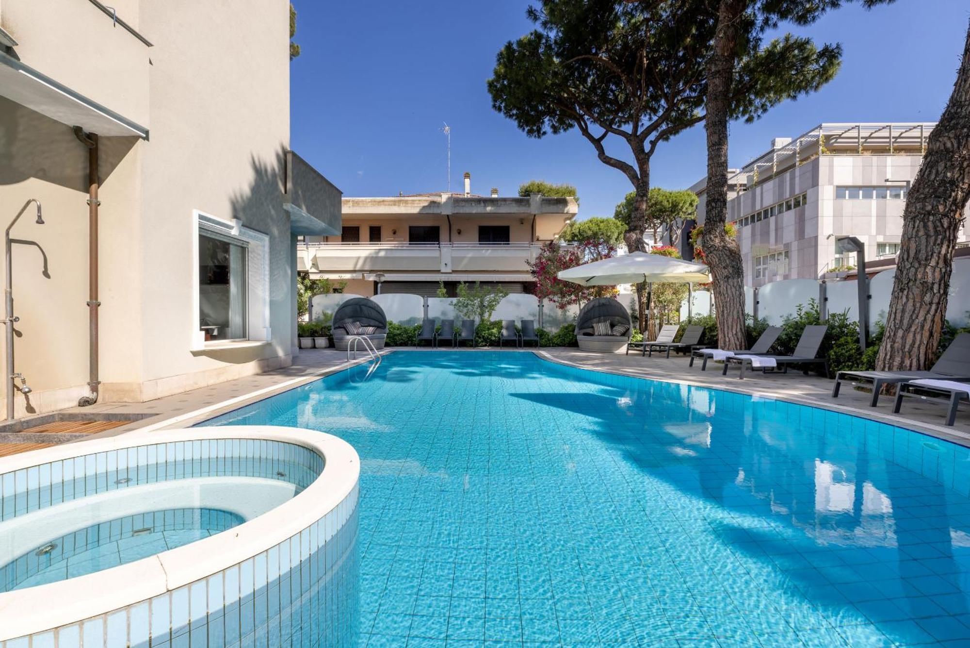 Hotel Adriatica Riccione Esterno foto