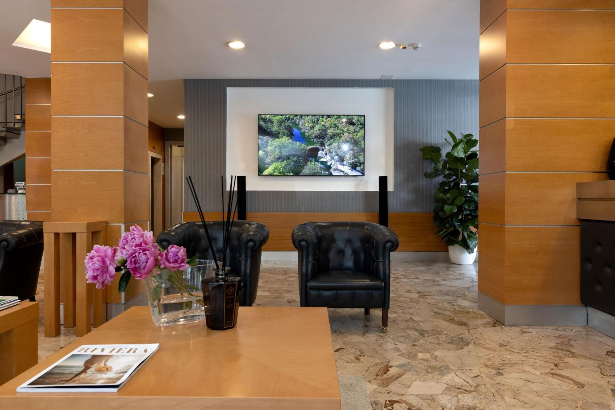 Hotel Adriatica Riccione Esterno foto