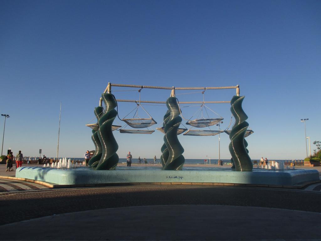Hotel Adriatica Riccione Esterno foto